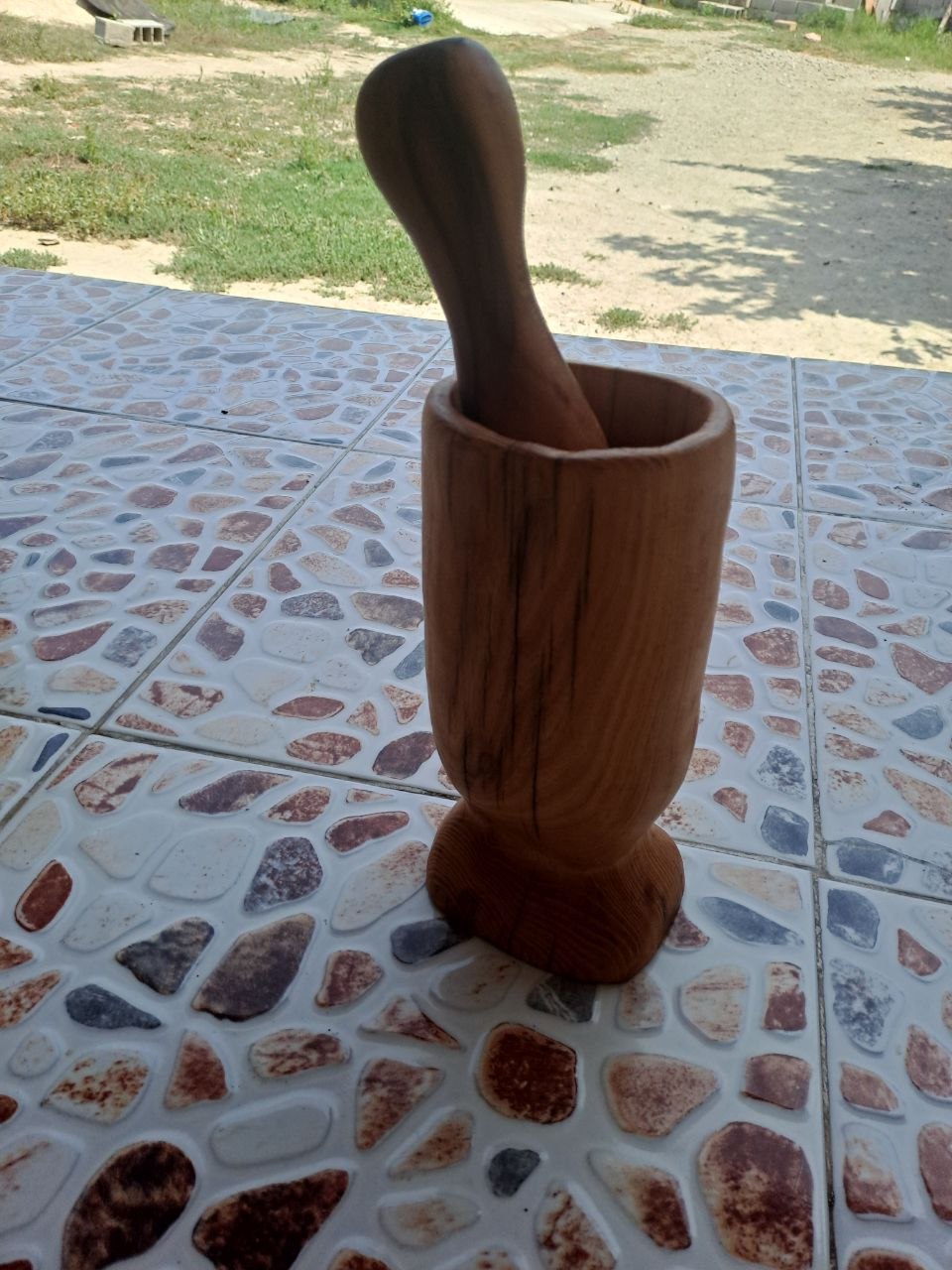هاون چوبی دست‌ساز به همراه دسته